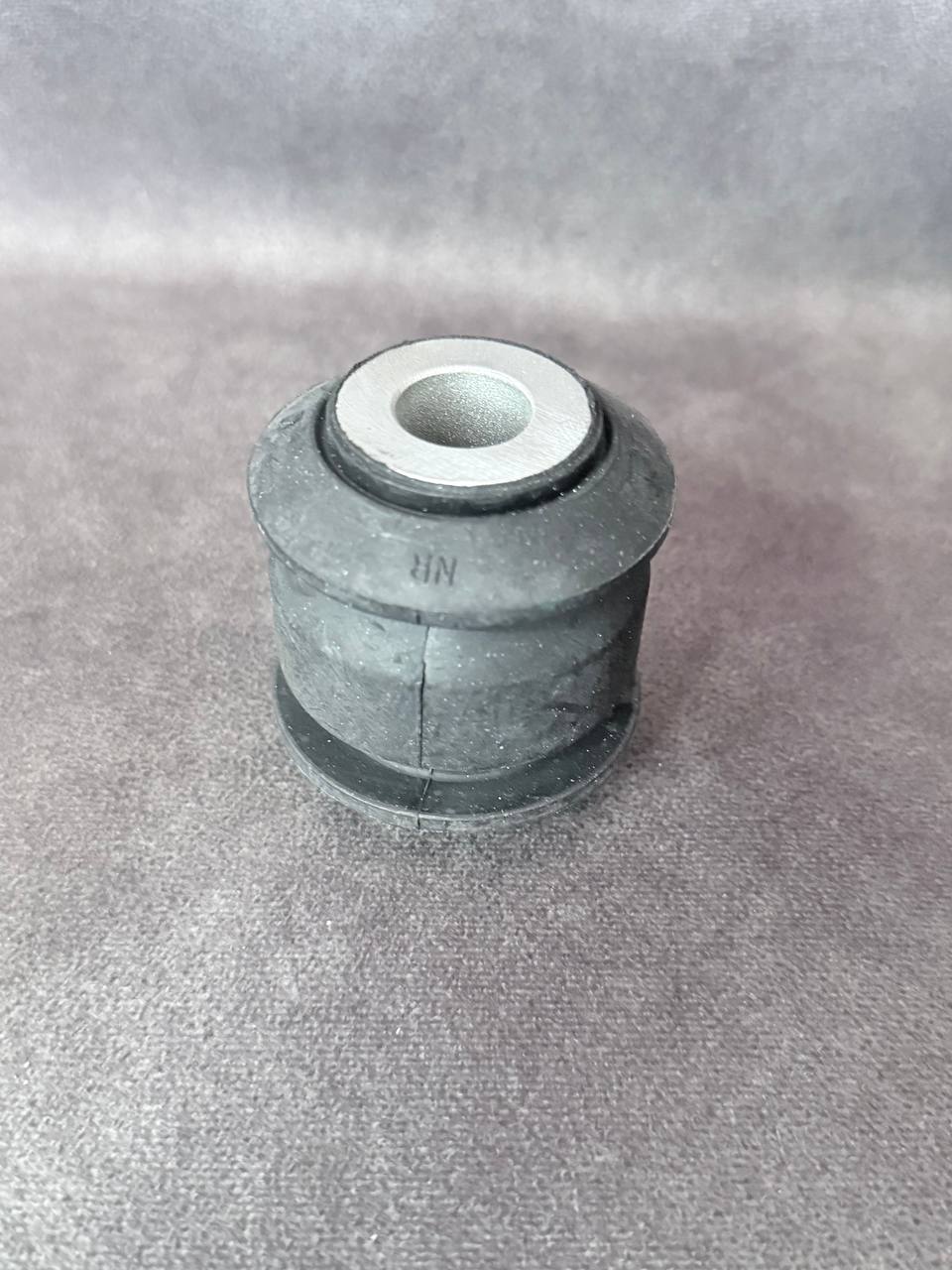 FG0771 Сайлентблок переднего нижнего рычага FIXAR