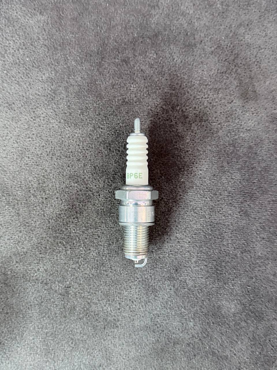 NGK Свеча зажигания BP6E белая